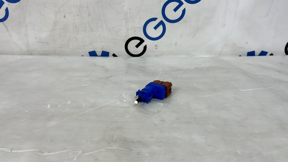 Jeep Compass 2017-2021 pedal freno lámpara de freno interruptor luz sensor de control OEM Foto 2 de 3