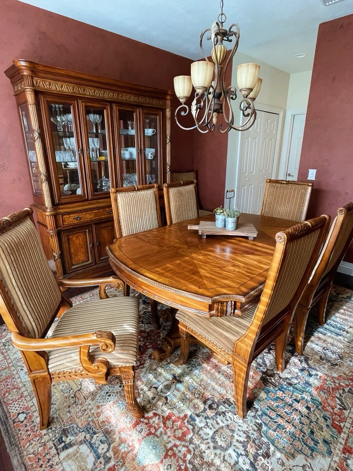 Juego completo de comedor (8 sillas, mesa, armario de porcelana de 2 piezas, espejo buffet) Foto 2 de 4