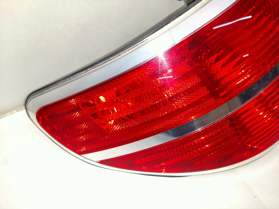 Luz trasera Saturn Outlook 2007-2010 lado izquierdo fabricante de equipos originales Foto 3 de 4
