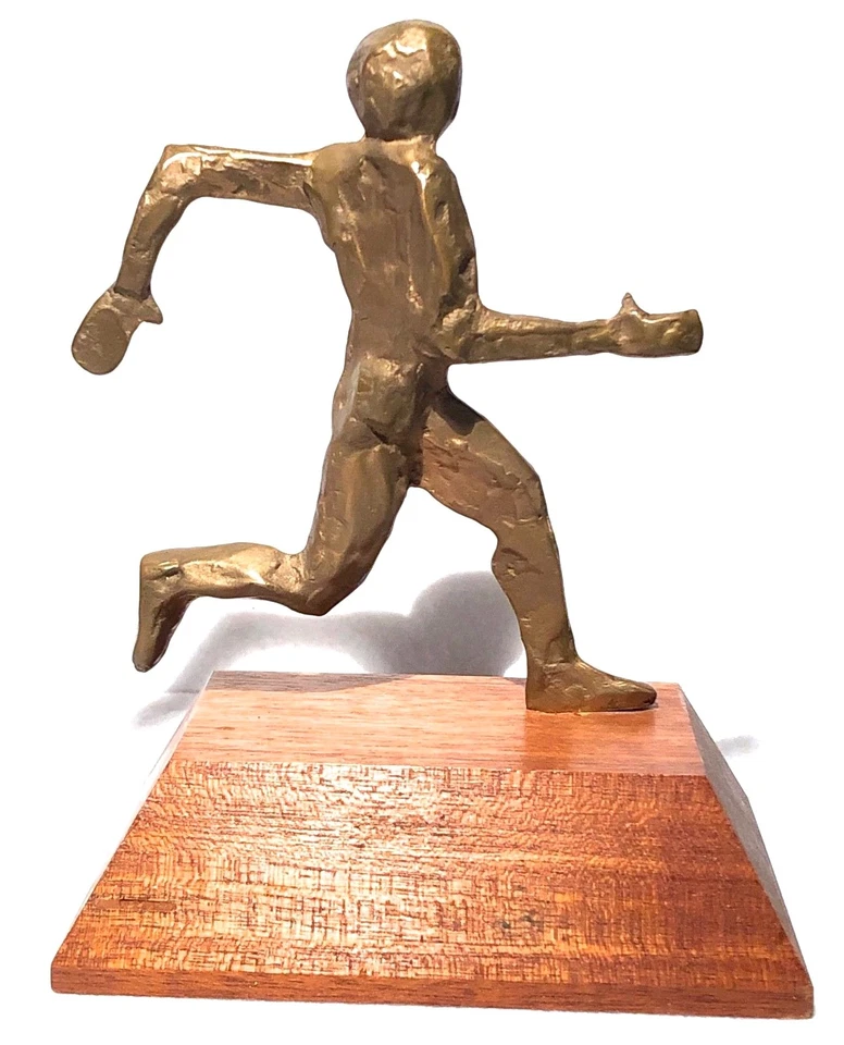 J R 1992 BRONCE BRUTALISTA ABSTRACTO MODERNISTA FIGURA CORREDORA ESCULTURA BASE DE MADERA Foto 2 de 4