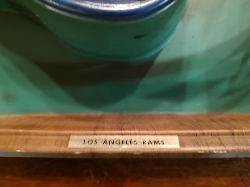 Формованная пластиковая табличка на шлем Sears - Изображение 2 из 3