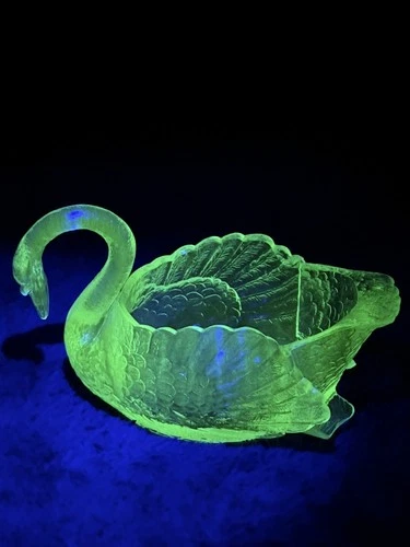 Ultra Rare Green Uranium Depression Cambridge Glass Swan  5 inches Long