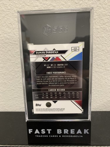 DEMAR DEROZAN RARO ROJO NEGRO GEOMÉTRICO /15 - 2023-24 Topps Finest #209 SGC 9.5 - Imagen 2 de 2