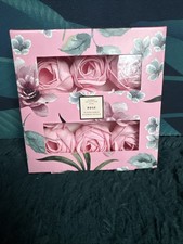 M&S Floral Collection Rose Dissolvable Flower Petals Gift Set ~ New & Free P&P. 