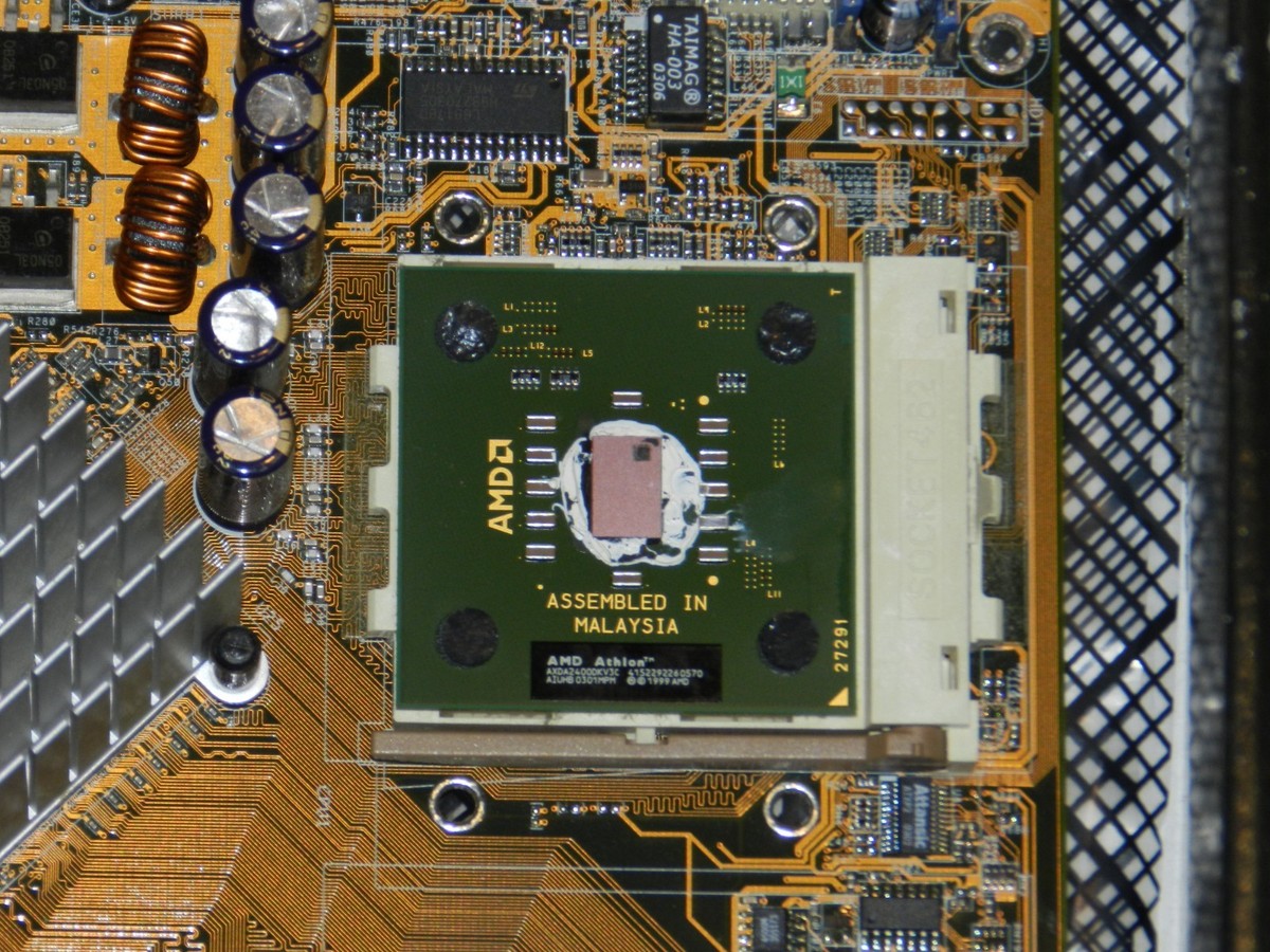 ASUS A7N8X-E Deluxe Socket 462 DDR Nvidia nForce2 Motherboard +AMD CPU