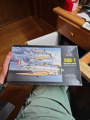 ACCURATE MINIATURES SBD-1 DAUNTLESS 1/48 SCALE MODEL KIT #3420 READ