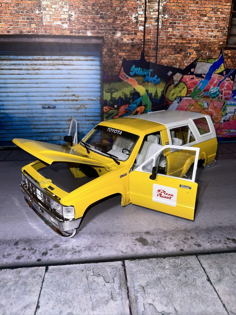 RC4WD CUSTOM 1985 Toyota 4Runner Complete Toy Story Pizza Planet