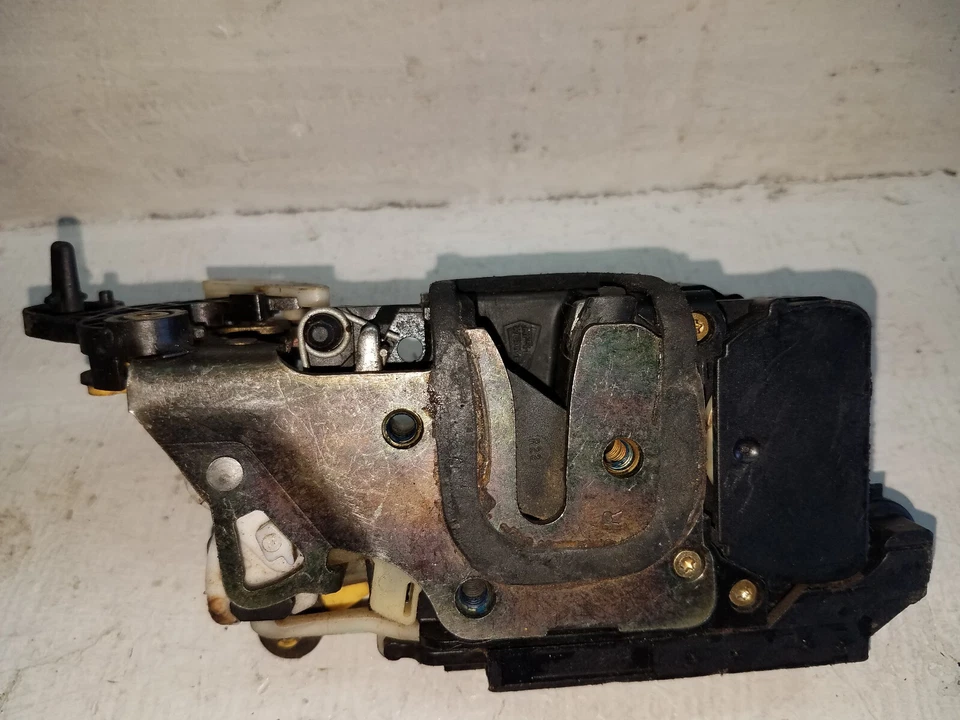 Привод замка правой задней двери 1998-2002 Isuzu Rodeo 16835466 (M171) - Изображение 3 из 3