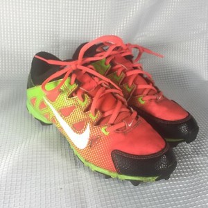 youth pink nike soccer cleats