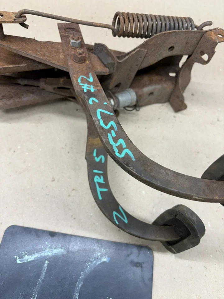 57 Pedales de embrague Chevrolet 1957 montaje de frenos Belair 150 210 Nomad Bel Air OEM Foto 3 de 4