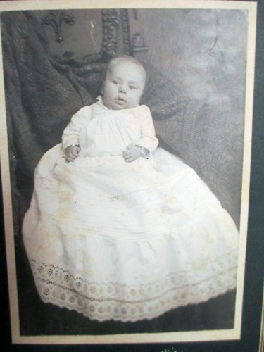 ANTIQUE VINTAGE STUDIO PHOTOGRAPH, CUTE BABY IN CHRISTENING OR BAPTISM DRESS - 第 6/6 張圖片