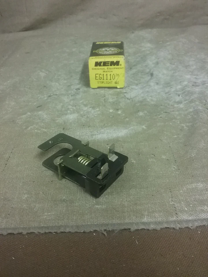 New Kem Stoplight Switch EG1110 - Image 2 of 2