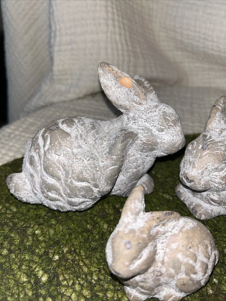 Juego de 3 conejos de piedra sintética con estera de hierba | Estatuillas de jardín decoración rústica Foto 4 de 4
