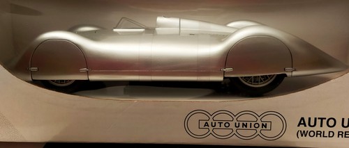 SUPERBE AUTO UNION TYP C Revell 1/18 Neuve & boite