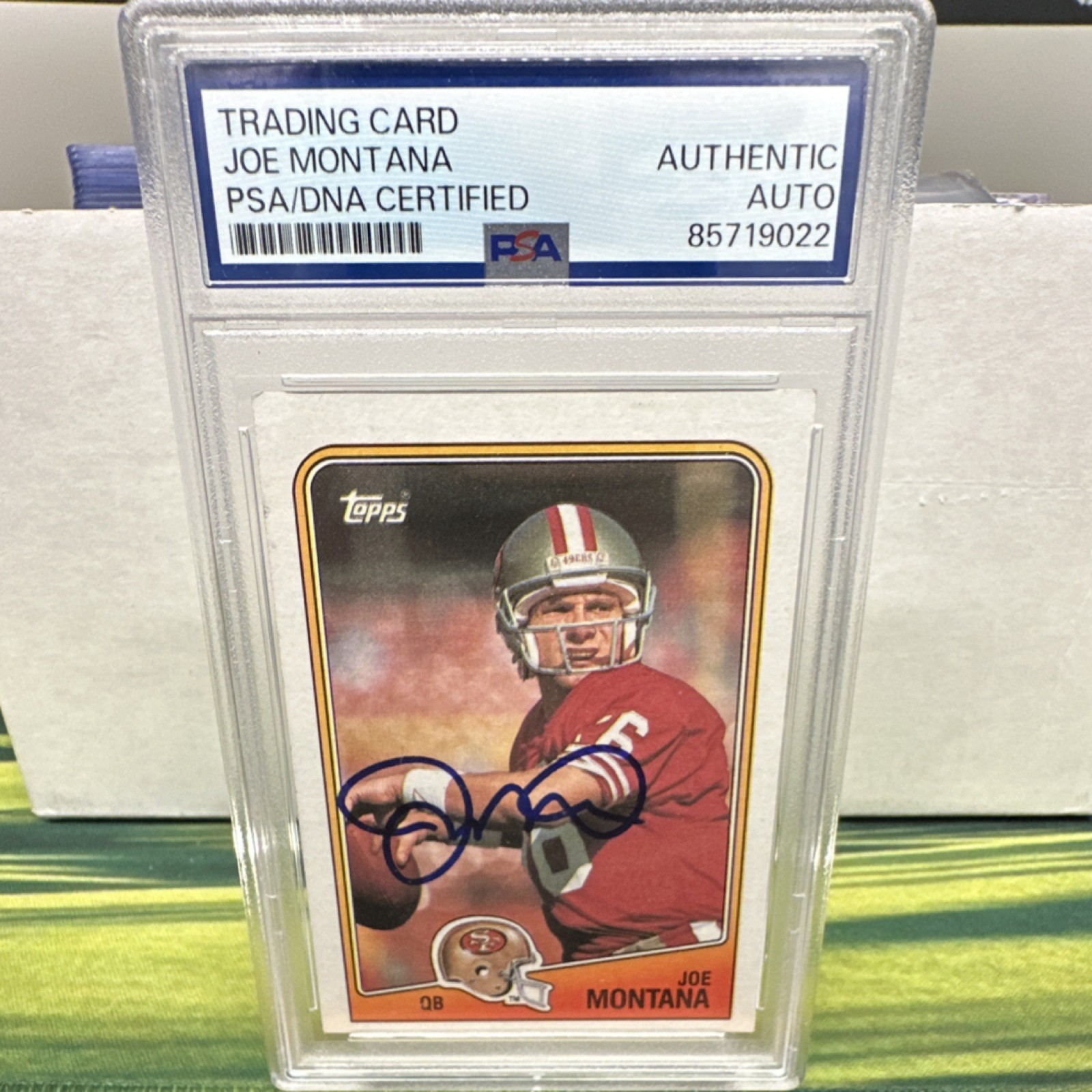 Topps 1988 Joe Montana 49ers #38 Hard Signed Auto PSA/DNA 85719022