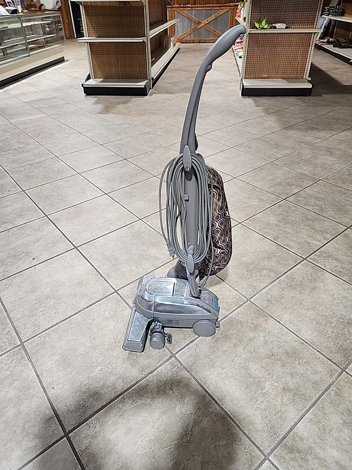 Vintage Kirby Sentria G10D Upright Vacuum Cleaner Fully Tested And Working - Image 4 of 4