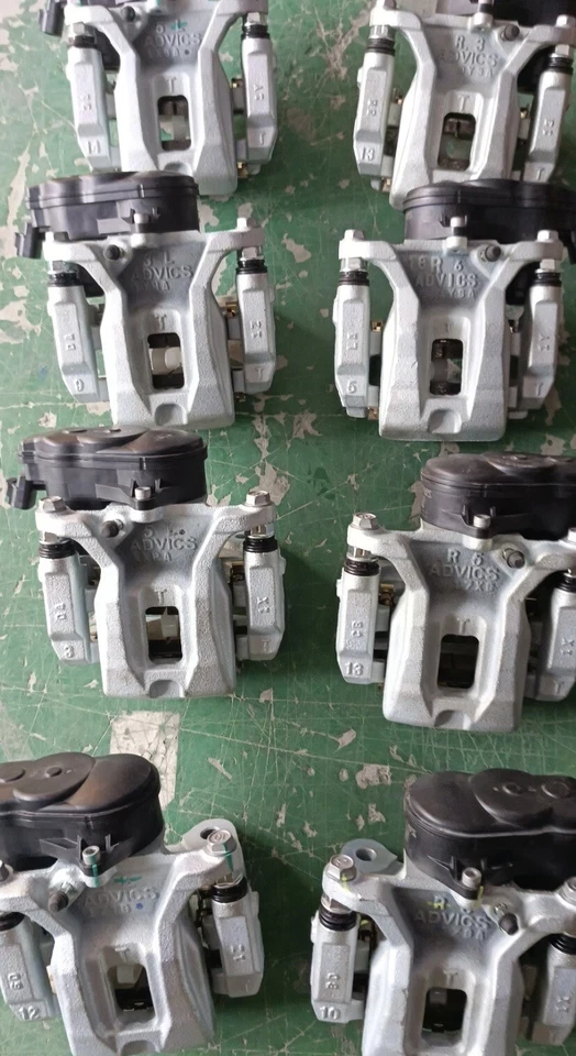 OEM 47830-0E110 Rear Right Brake Caliper w/ eBrake 2020–2025 Toyota Highlander Foto 3 de 3