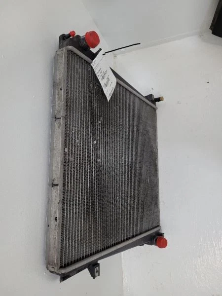 2002-2005 FORD EXPLORER Radiator Excluding Sport Trac 3L2Z8005AA Foto 2 de 4