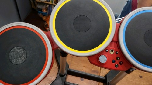 Xbox One Rock Band 4 Target esclusivo pacchetto rosso Fender batteria chitarra wireless - Foto 2 di 24