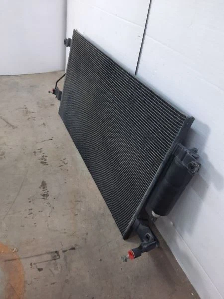 Nissan Titan XD 2016-2019 condensador de CA usado OEM Foto 3 de 4