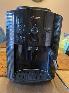 Krups Kaffeevollautomat Schwarz EA8108