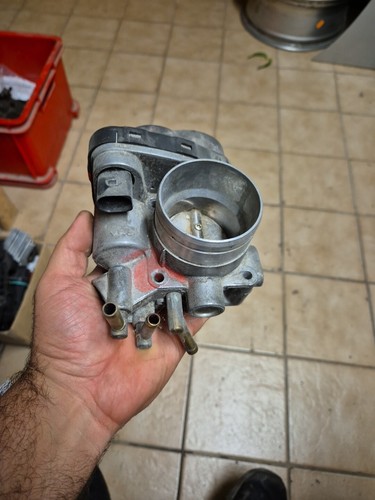 Audi A3 8L 1.6L 74kw Drosselklappe 06A133062A