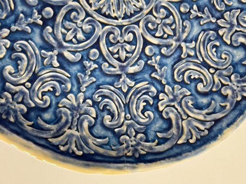 Cynthia Rowley Blue 3D Medallion Melamine 9.5 in Plates Yellow Accents Set of 2 - Picture 4 of 13