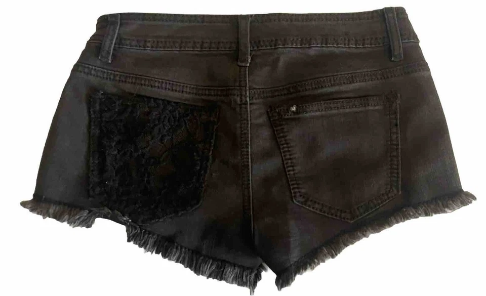 Pantalones Cortos de Jean Love Sick Destroyed Denim Encaje Espalda Rasgada Deshilachado Hot Topic Calavera Foto 2 de 4