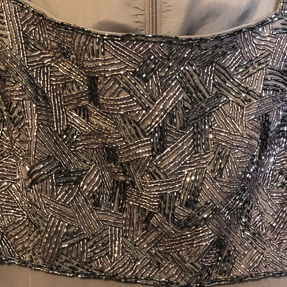 Montaje Mon Cheri Vestido Formal Vestido Largo Cuentas Taupe Madre Imperio Cintura Forrado Foto 3 de 4