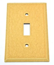 VINTAGE IVORY  PRESSED METAL SINGLE TOGGLE WALL SWITCH PLATE NOS TEXTURED FINISH