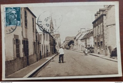 Plouenan - La Rue Principale - Benzinpumpe unten rechts