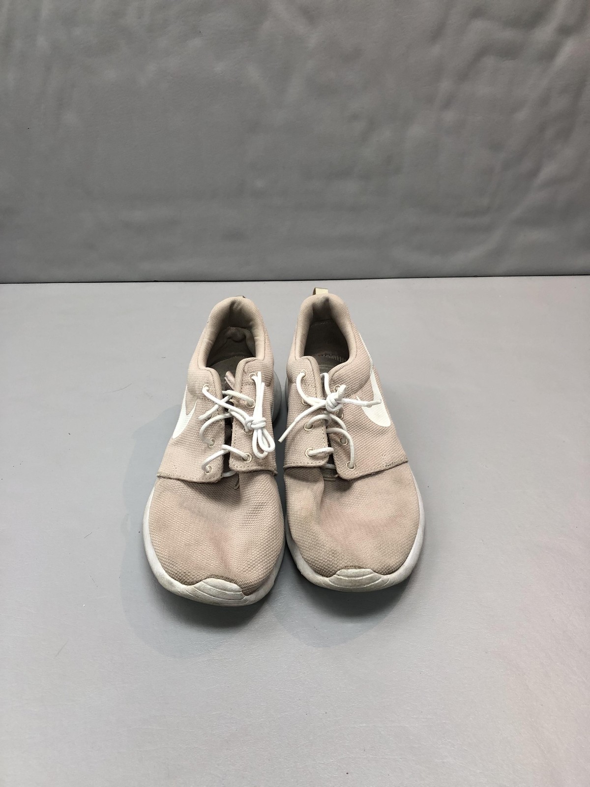 Nike Roshe Run Shoes Mens Size 10.5 Tan White Casual Athletic 511881-204