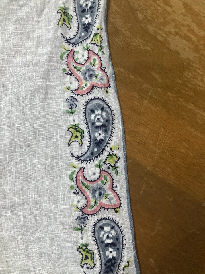 复古 20 世纪 70 年代迷你围巾或口袋方形白色带佩斯利边框 14 英寸方形 — 第 4/4 张图片