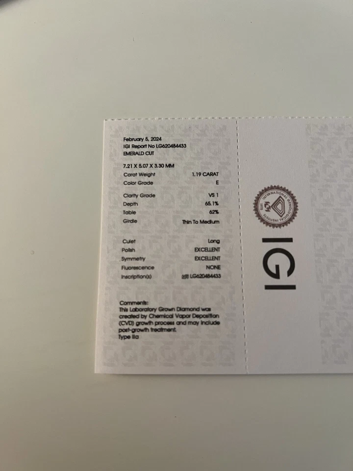 NUEVO Anillo de Compromiso Charles & Colvard Solitario Diamante Esmeralda Banda Oro Amarillo Foto 4 de 4