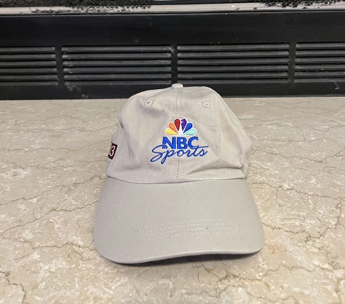 Chapeau visière sport vintage NBC blanc réglable logo brodé