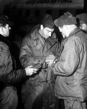 JOE DIMAGGIO AUTOGRAPH BASE KOREA BASEBALL PLAYER 1950 8X10 PHOTO