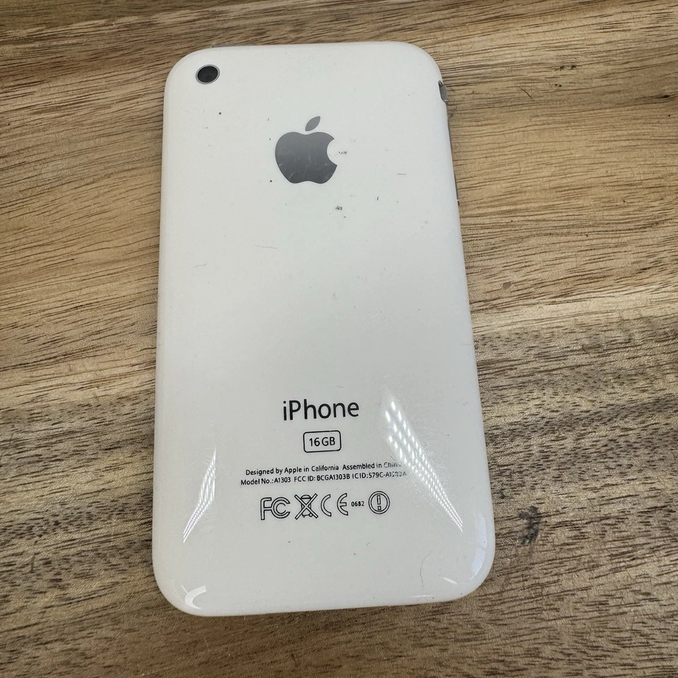 Lote De 3 Apple iPods 16GB A1303, 32GB A1303 y 32Gb A1318, Para Piezas No Probadas Foto 3 de 4