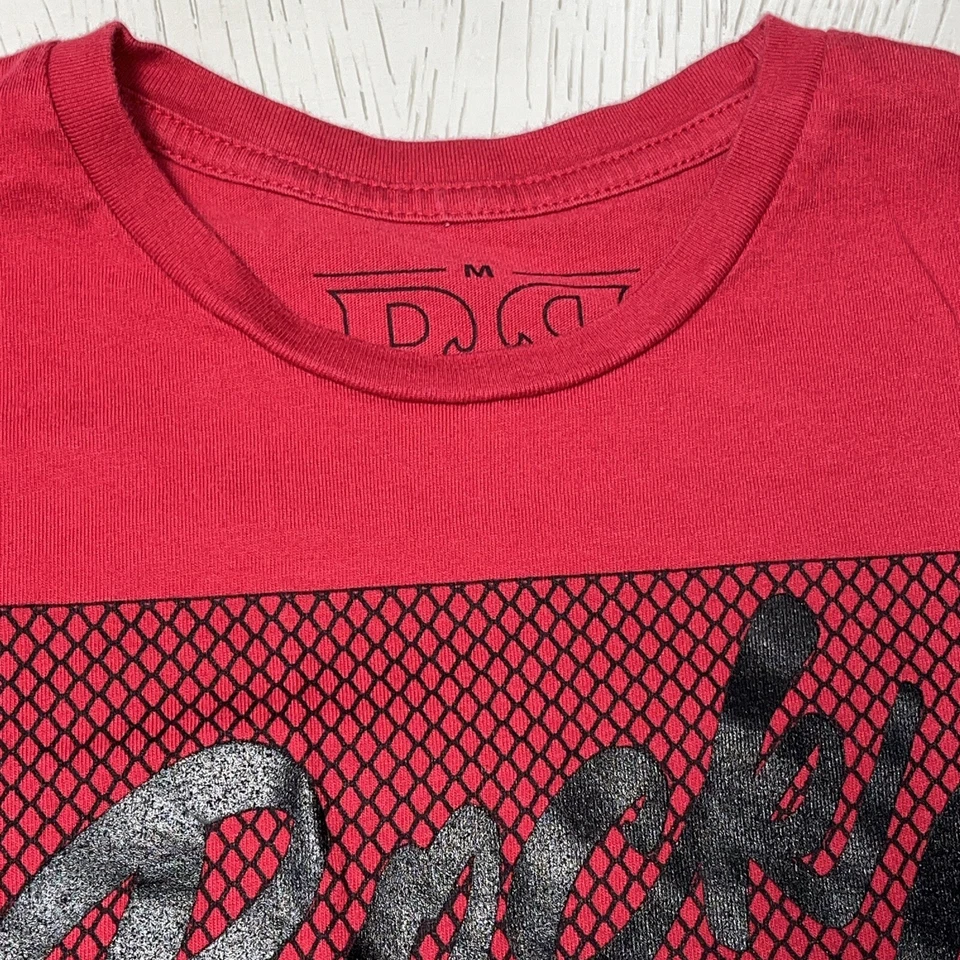 Camiseta Rock Revival Hombre Mediana Roja Negra Logo Informal Activa Manga Corta Foto 4 de 4