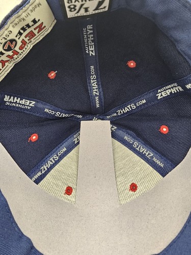 Cappello berretto Kansas Jayhawks NCAA Zephyr blu taglia 7 1/8 nuovo - Foto 9 di 13