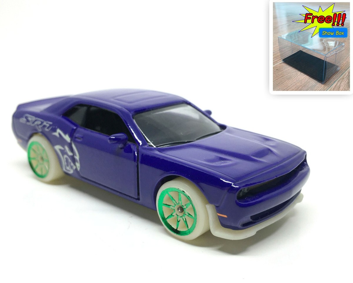 Majorette Dodge Challenger SRT Hellcat GITD Purple 1:66 (3