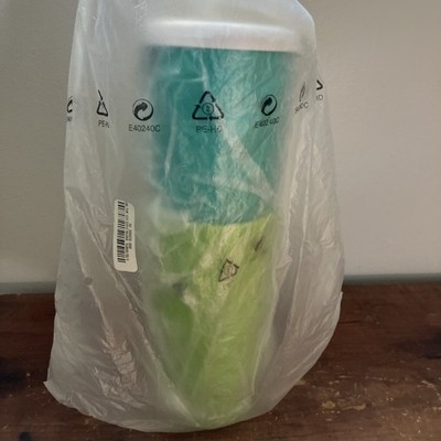 2 Tupperware Tumblers On-The-Go 32 oz & 2 Drip Less Straw Seals 4628