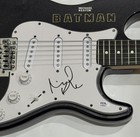 MICHAEL KEATON SIGNED CUSTOM BATMAN ELECTRIC GUITAR VERY RARE PSA COA — photo 2