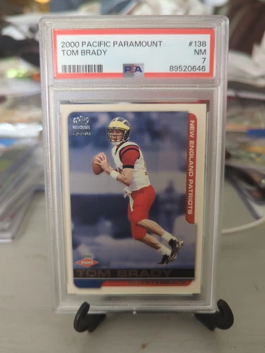 TOM BRADY 2000 PACIFIC PARAMOUNT ROOKIE #138 PSA 7