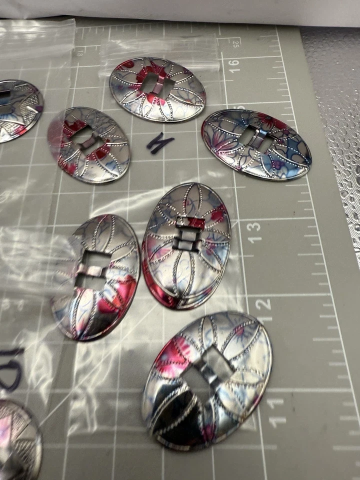 Conchos plata y rojo manchado metal en forma de artesanía ranurada occidental 41 piezas Lote Foto 4 de 4