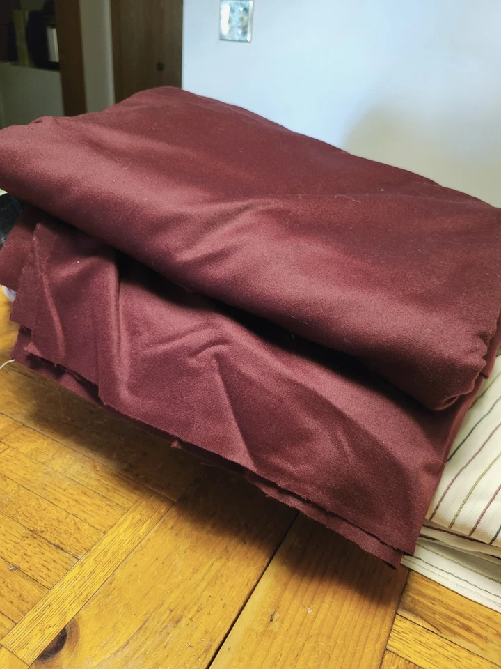 Cashmere Borgonha, 4,25 YX64"W, peso médio, luxuoso, brilhante, macio - Imagem 2 de 4