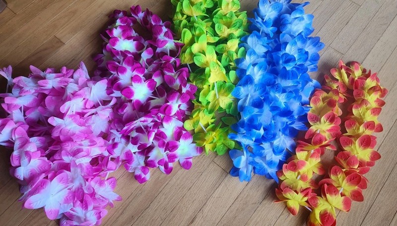 LOT Hawaiian Flower Leis Tropical Luau Party Necklaces Decorations  PRE-OWNED