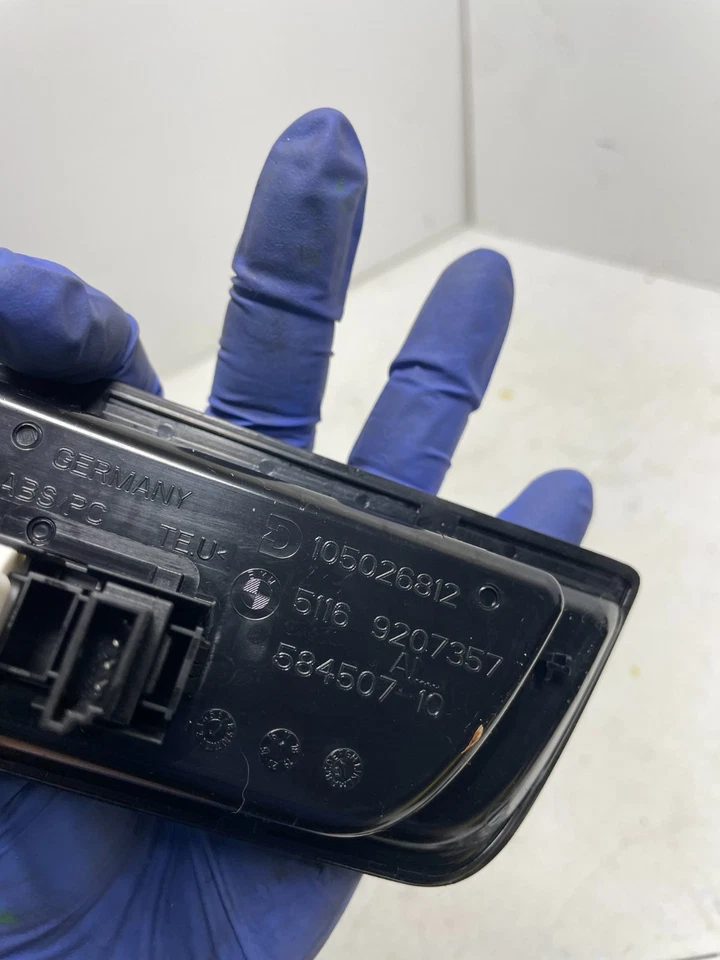 BMW M235i 335i 435i 2012-2018 consola central reposabrazos USB y puerto auxiliar enchufe F30 Foto 3 de 3