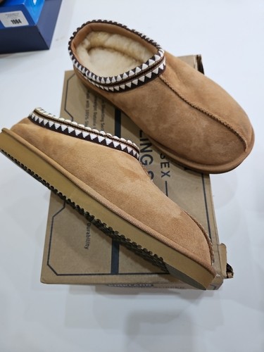 Kirkland Signature Shearling Slippers - TAN Size 9 - Picture 5 of 5