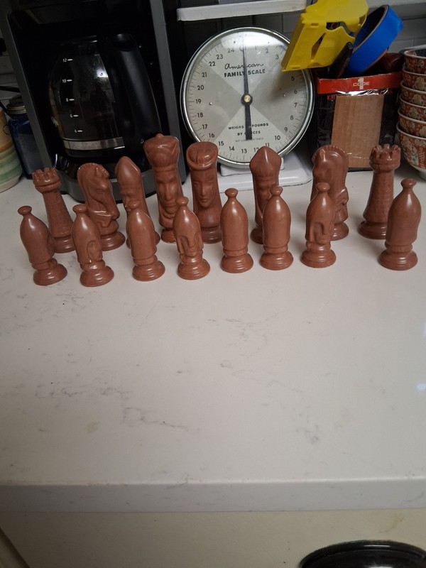 VTG Ceramic Duncan Mold Hand Painted Medieval Chess 32 Piece Set: Grey and Cream