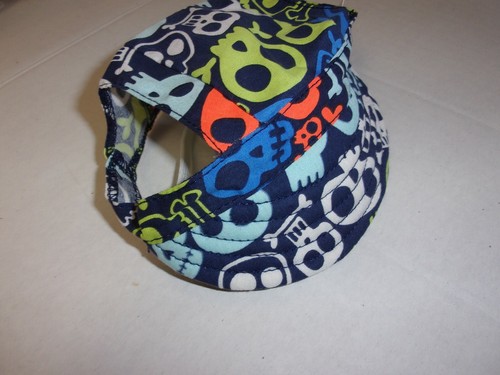 Mult-Skull Hund Mütze Kappe Katze Neu Haustier Welpe M/L Zubehör Wag a tude  - Bild 1 von 3